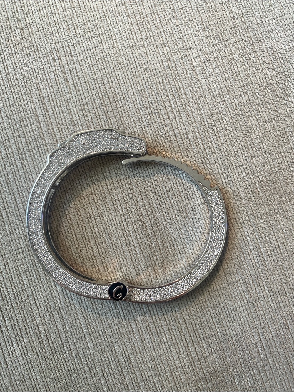GLD shop handcuff bracelet